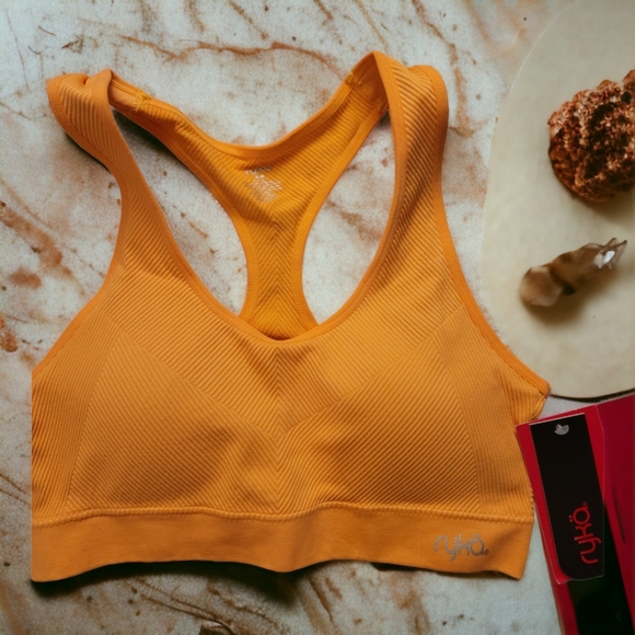 Eye Catching Sport Bra - Picture 2 of 3